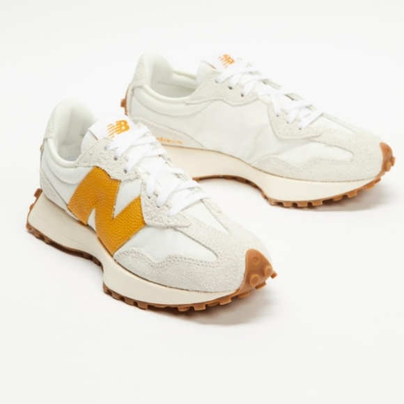 ‼️ONE LEFT‼️ New Balance 327 Womens Sneaker Shoes Size 7 - Picture 5 of 6